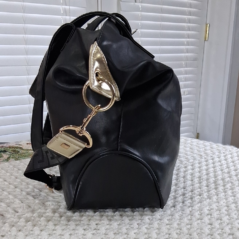 Versace Black Leather Shoulder Bag Glod Hradwear - Picture 5 of 16